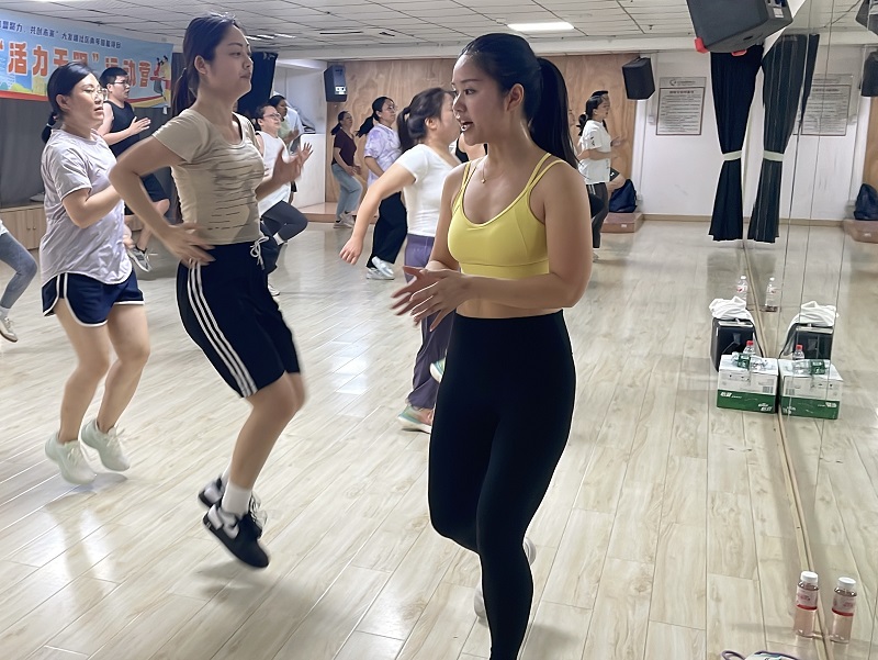 青年们全情投入 (1).jpg