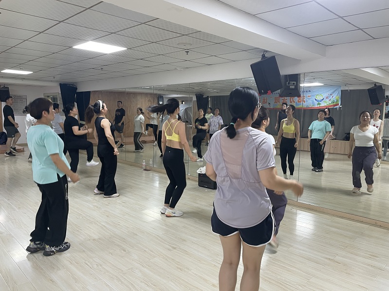 青年们全情投入 (2).jpg