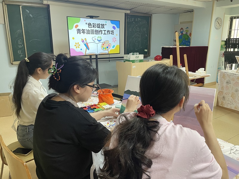 认真绘画中.jpg